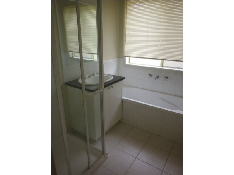 32 William Circuit, Caroline Springs VIC 3023