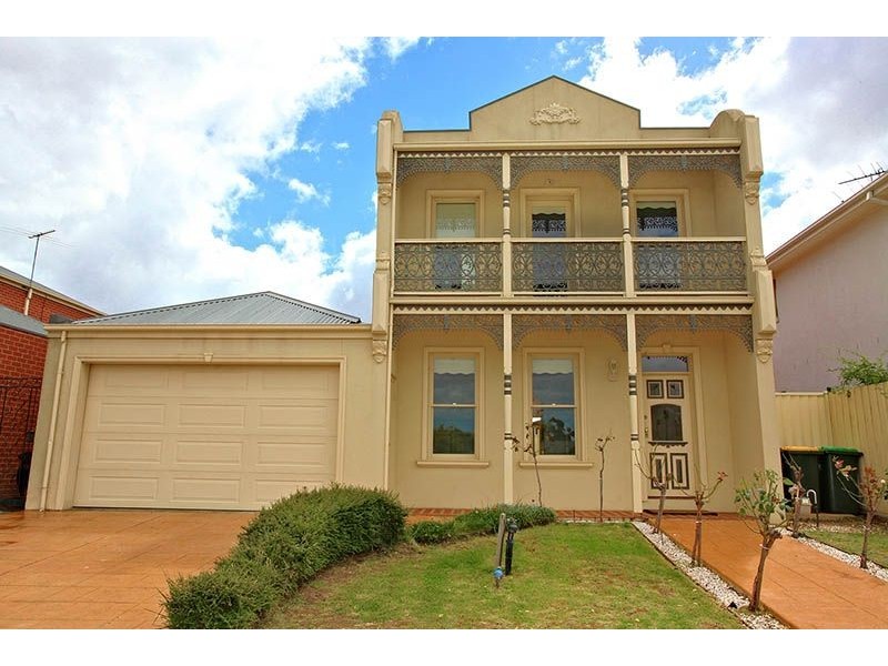 2 Alba Walk, Cairnlea VIC 3023