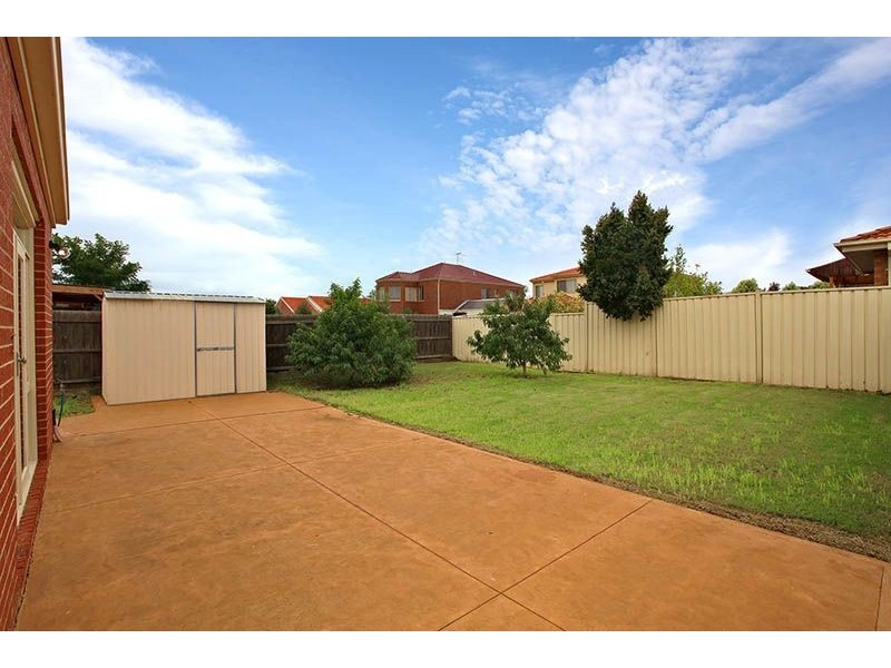 2 Alba Walk, Cairnlea VIC 3023