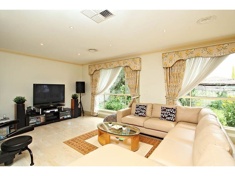 38 Kunat Street, Deer Park VIC 3023