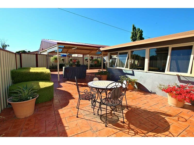 1 Bracknell Place, Deer Park VIC 3023