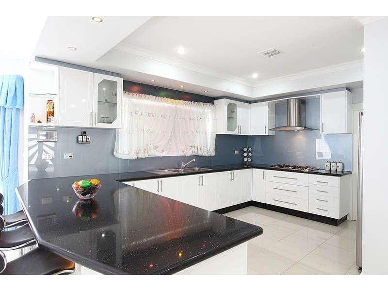 2 Classic Court, Deer Park VIC 3023