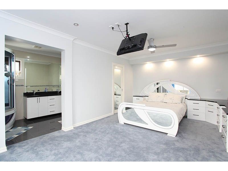 2 Classic Court, Deer Park VIC 3023