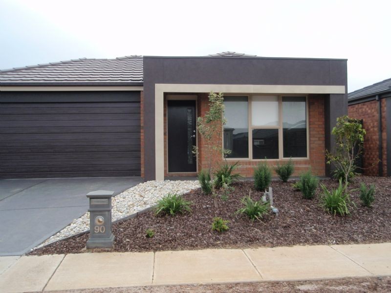 90 Pioneer Drive, Deer Park VIC 3023