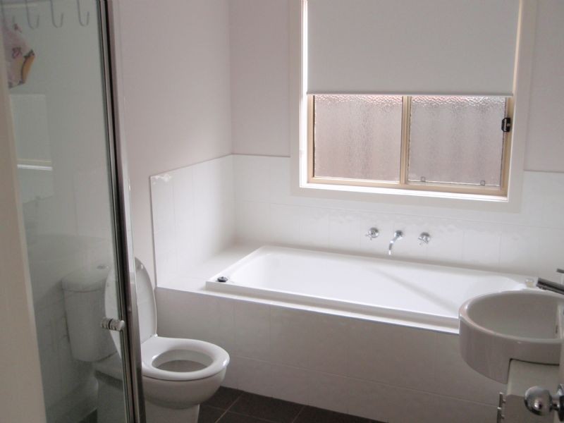 90 Pioneer Drive, Deer Park VIC 3023