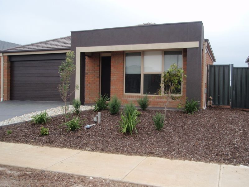 90 Pioneer Drive, Deer Park VIC 3023