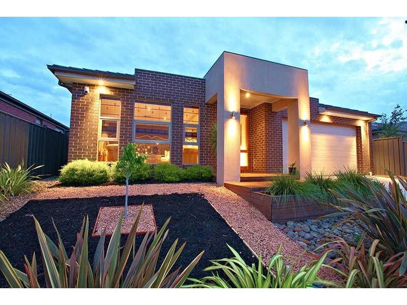 68 Duncombe Parkway, Deer Park VIC 3023