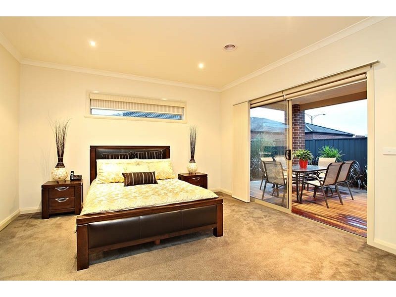 68 Duncombe Parkway, Deer Park VIC 3023