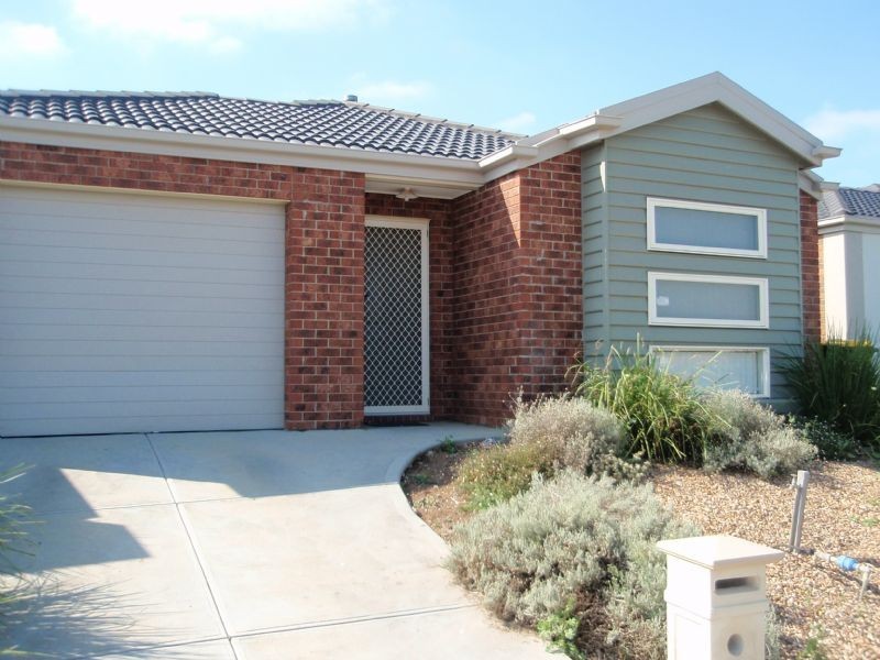 26 Edmondshaw Drive, Deer Park VIC 3023