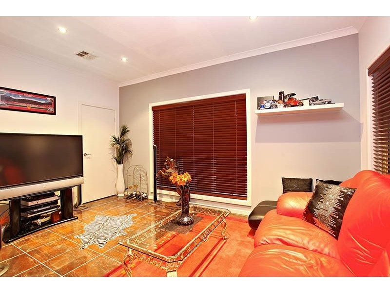 6 Amberley Gardens, Derrimut VIC 3030