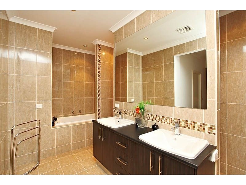 6 Amberley Gardens, Derrimut VIC 3030