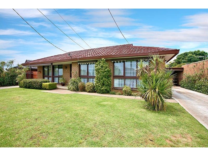 6 Ravenslea Crescent, Deer Park VIC 3023