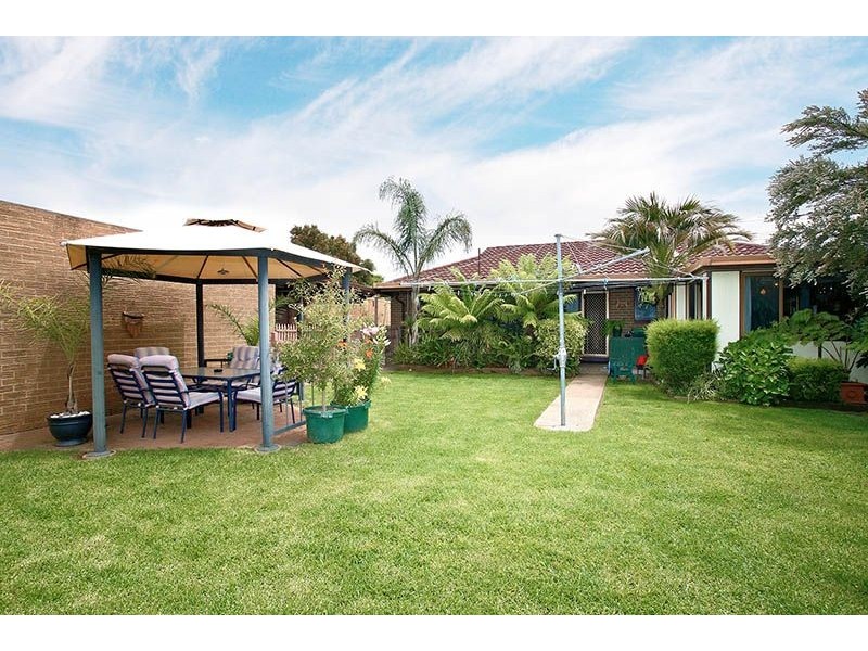 6 Ravenslea Crescent, Deer Park VIC 3023