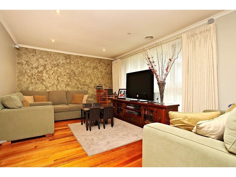 7 Bronwyn Court, Deer Park VIC 3023