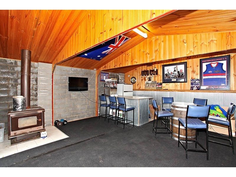 7 Bronwyn Court, Deer Park VIC 3023