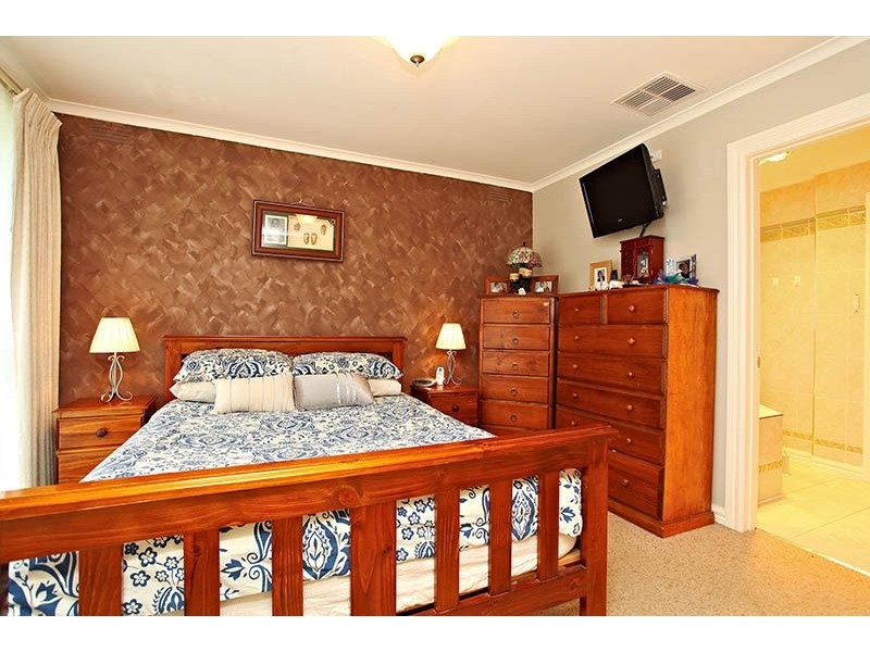 7 Bronwyn Court, Deer Park VIC 3023