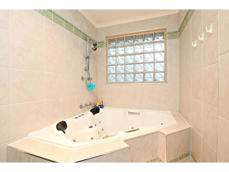 7 Bronwyn Court, Deer Park VIC 3023