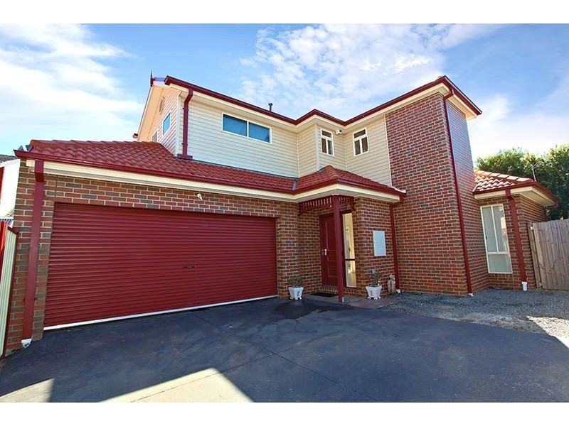 2/64 Millbank Drive, Deer Park VIC 3023
