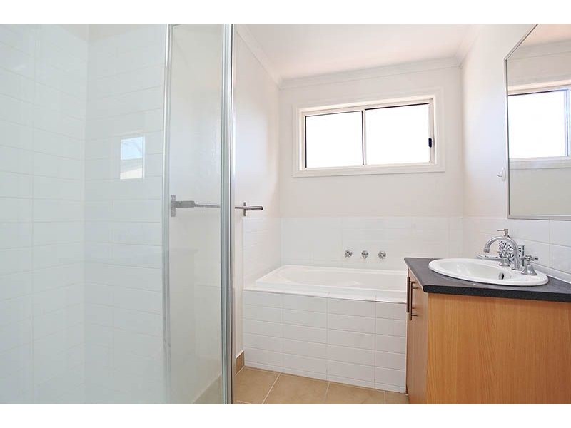 2/64 Millbank Drive, Deer Park VIC 3023