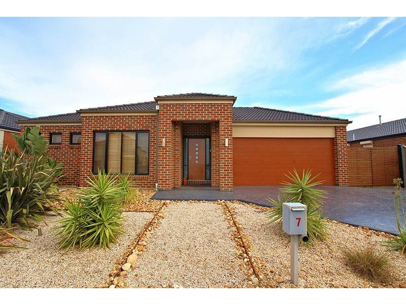 7 Roanoke Grove, Deer Park VIC 3023