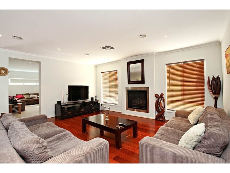 7 Roanoke Grove, Deer Park VIC 3023