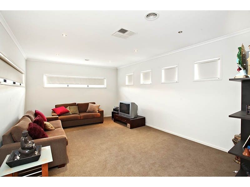 7 Roanoke Grove, Deer Park VIC 3023