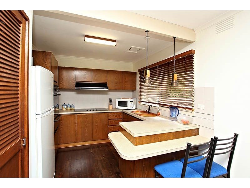 11 Ravenslea Crescent, Deer Park VIC 3023