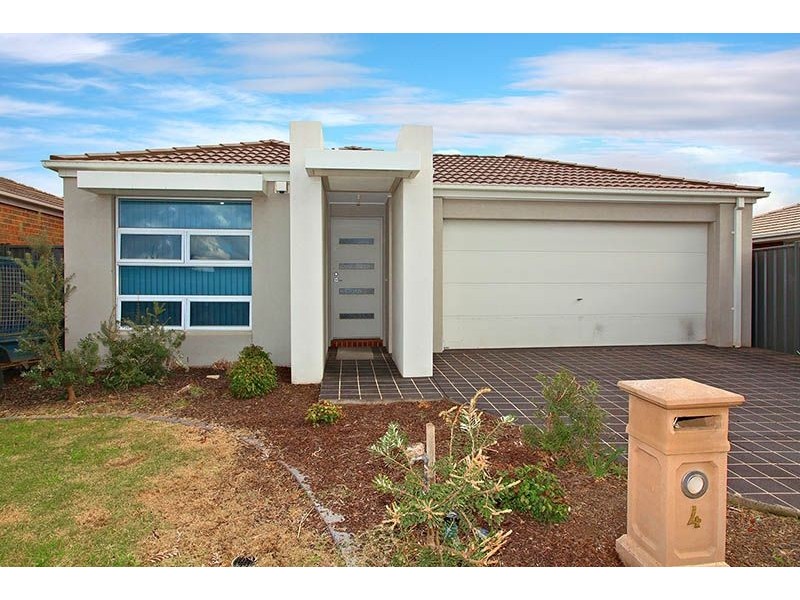4 Bentley Avenue, Deer Park VIC 3023