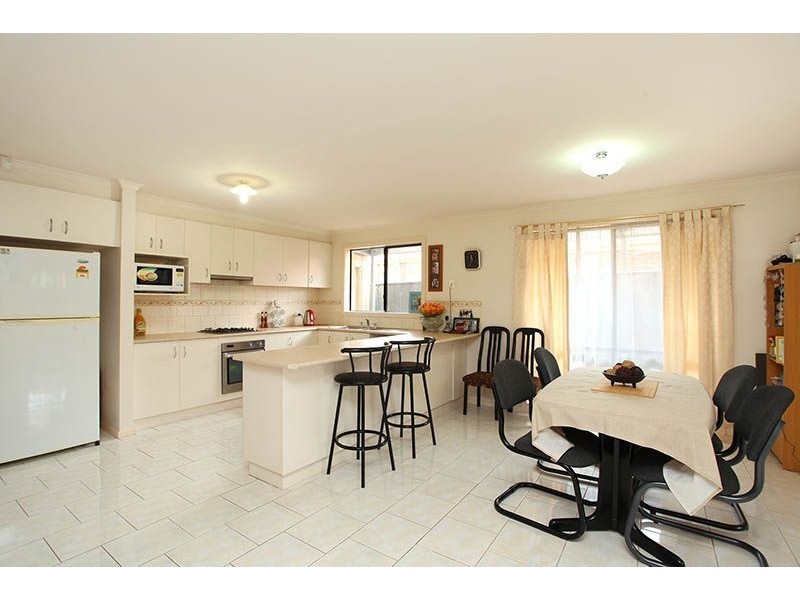8 Apsley Vista, Derrimut VIC 3030