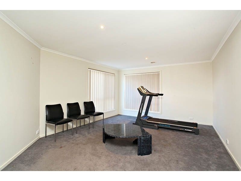 32 Pioneer Drive, Deer Park VIC 3023