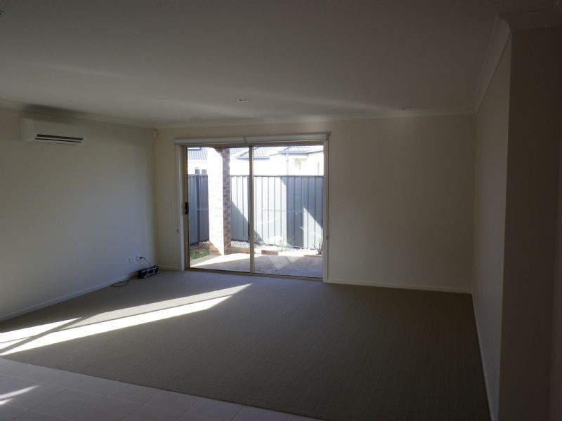 6 Vicky Court, Point Cook VIC 3030