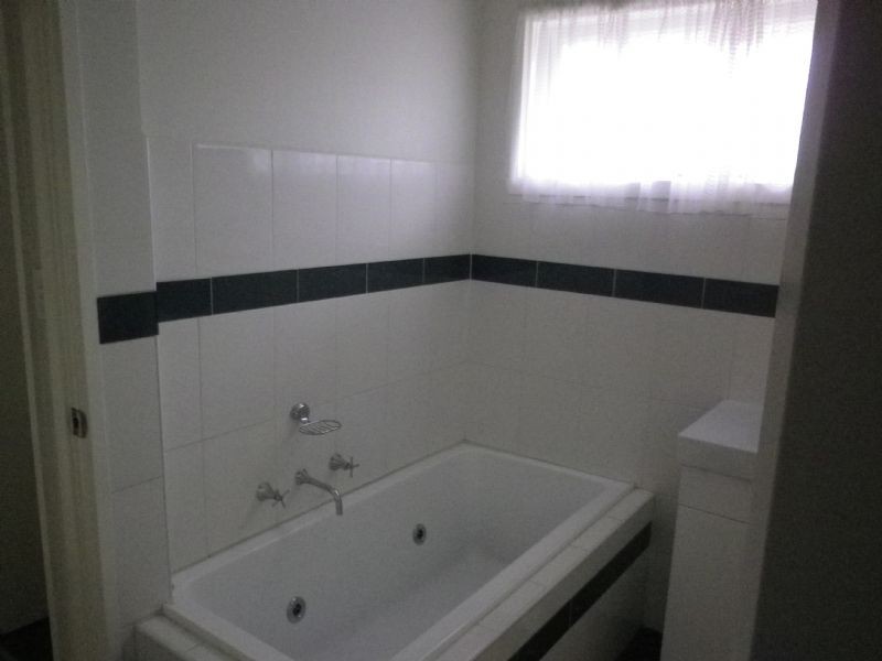 9 Tullaroop Court, St Albans VIC 3021