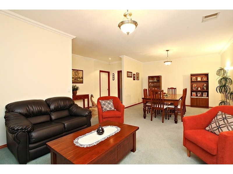 41 Springlake Avenue, Caroline Springs VIC 3023