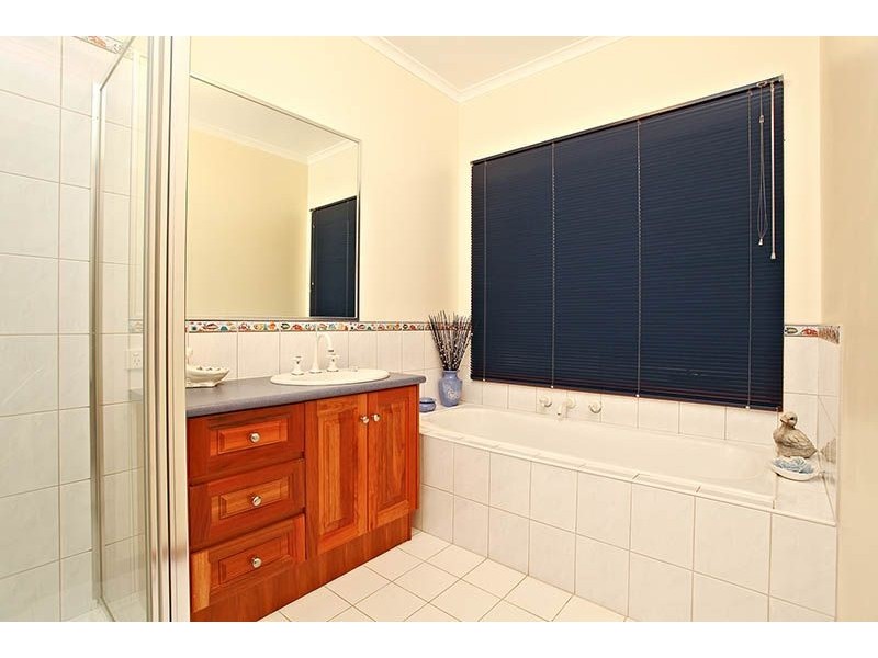 41 Springlake Avenue, Caroline Springs VIC 3023