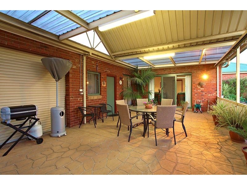 41 Springlake Avenue, Caroline Springs VIC 3023