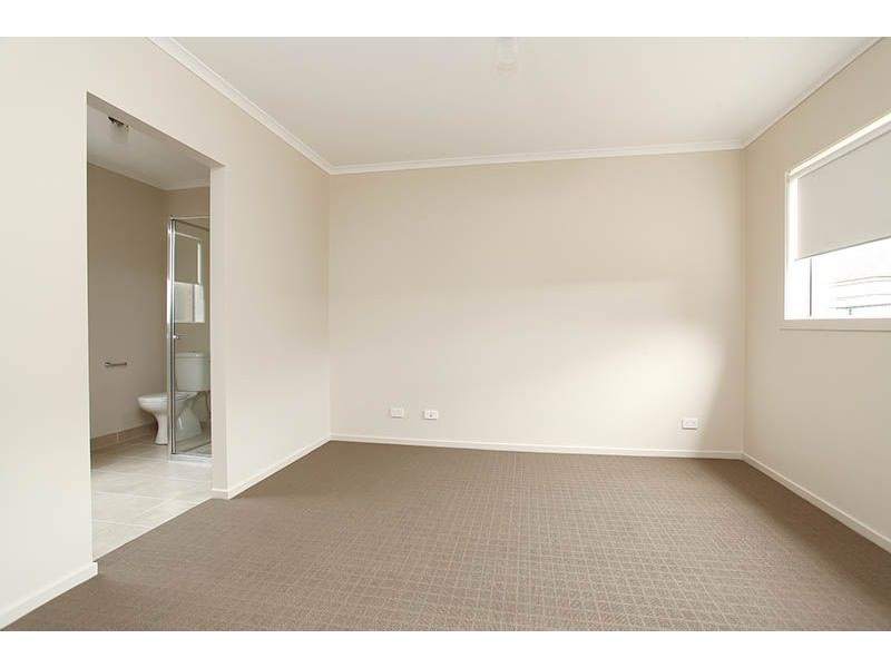 33 Upton Circle, Derrimut VIC 3030