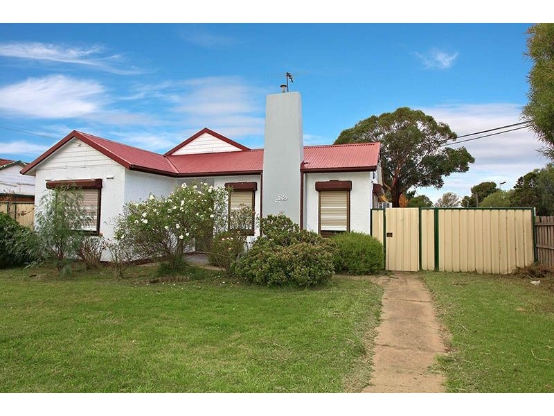 52 Station Road, Deer Park VIC 3023