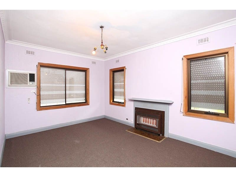 52 Station Road, Deer Park VIC 3023