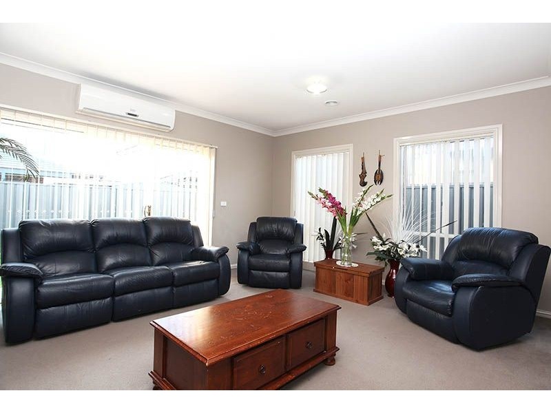 8 Highcroft Place, Cairnlea VIC 3023