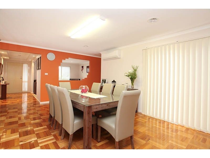 10 Silverdale Walk, Cairnlea VIC 3023