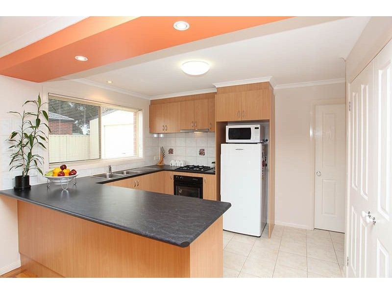 10 Silverdale Walk, Cairnlea VIC 3023