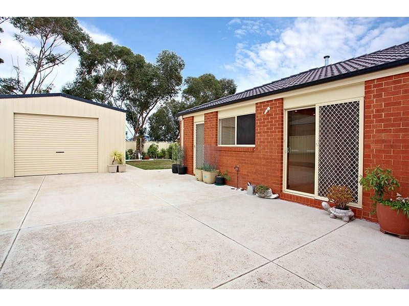 10 Silverdale Walk, Cairnlea VIC 3023