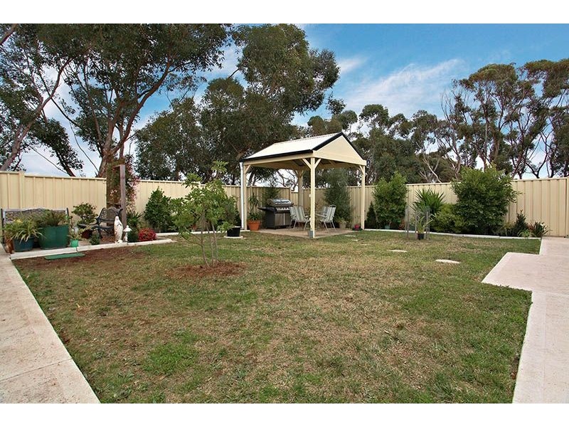 10 Silverdale Walk, Cairnlea VIC 3023