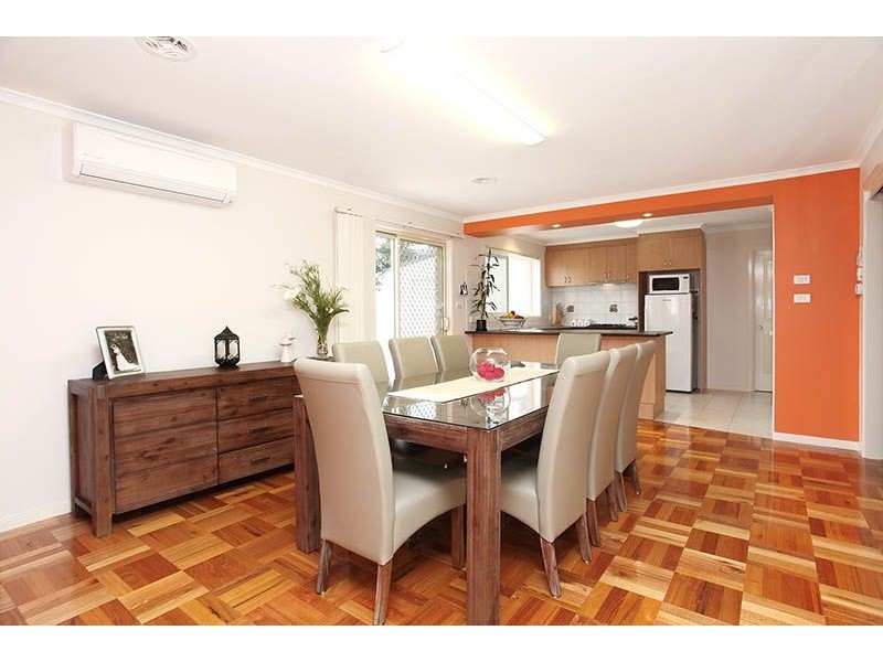 10 Silverdale Walk, Cairnlea VIC 3023