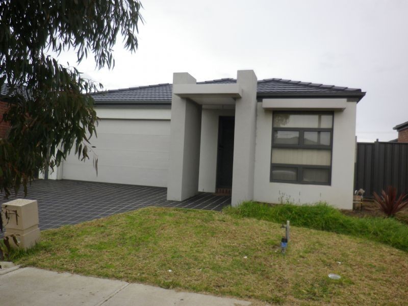 22 Howard Place, Deer Park VIC 3023
