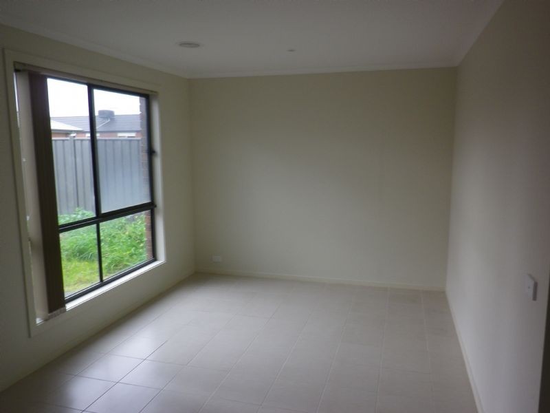 22 Howard Place, Deer Park VIC 3023