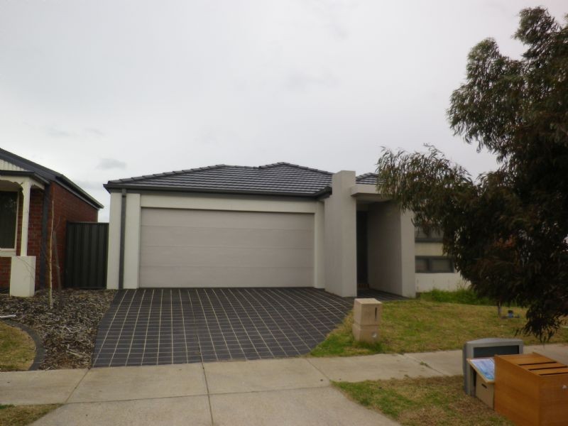 22 Howard Place, Deer Park VIC 3023