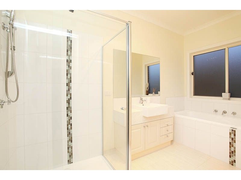 17 Hardwick Crescent, Derrimut VIC 3030