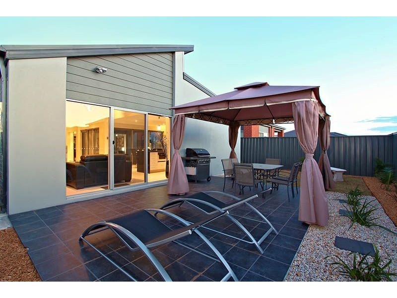 95 Pioneer Drive, Deer Park VIC 3023