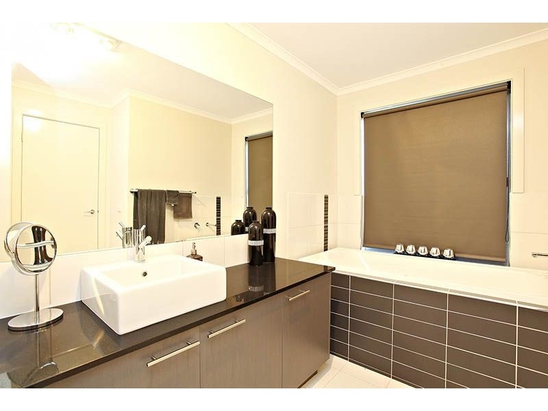 95 Pioneer Drive, Deer Park VIC 3023